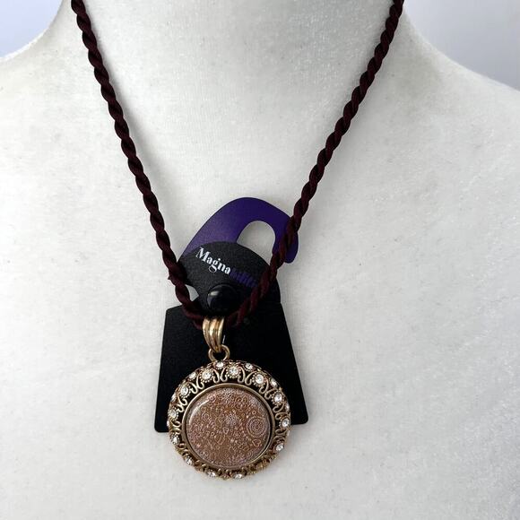 🍭6/$30 New (with defect) Magnabilities Victorian Style Pendant Necklace - Picture 1 of 8
